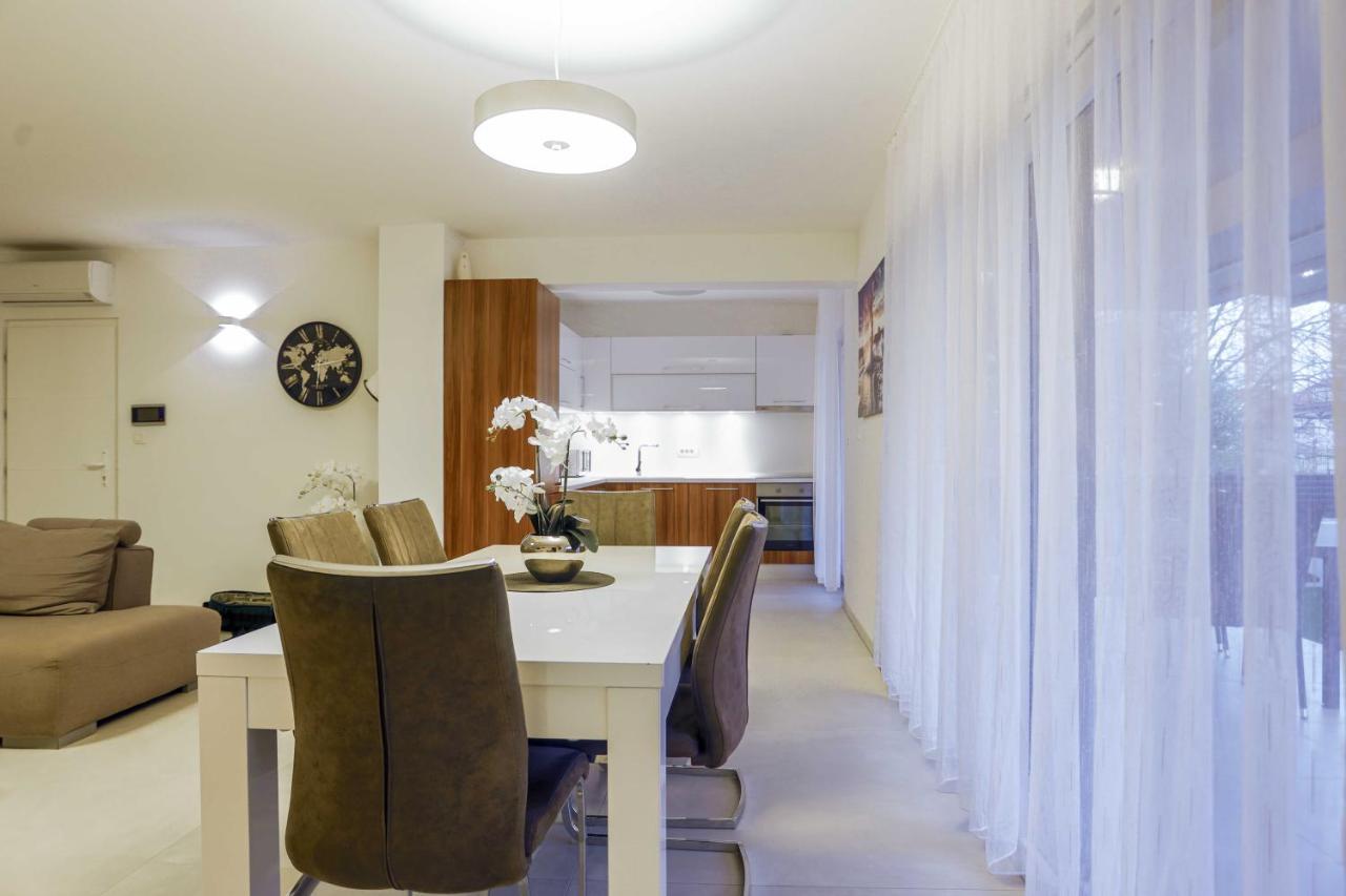 Villa Castelli, Apartment With Pool, Kaštela Екстериор снимка